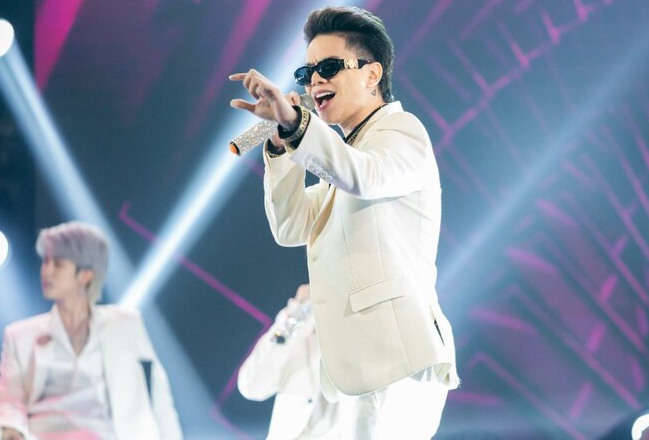 Uni5, Hoang Ton hat 'Khong cam xuc' hinh anh