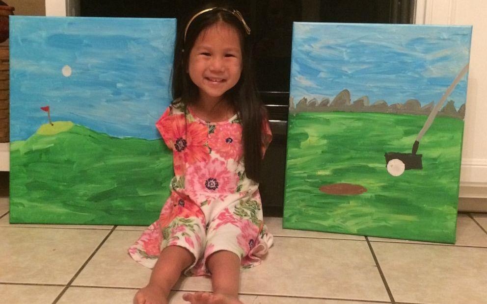 Em be goc Viet ve tranh bang chan hinh anh