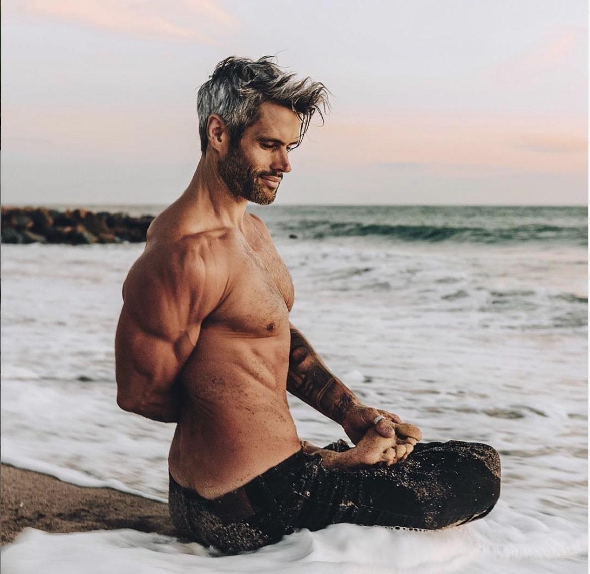 giao vien yoga anh 1