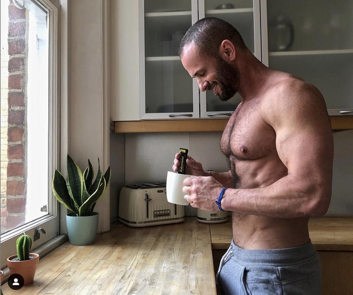 giao vien yoga anh 3