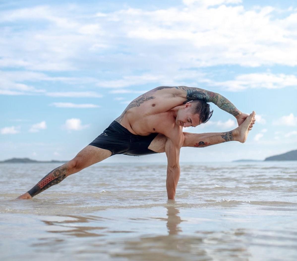 giao vien yoga anh 4