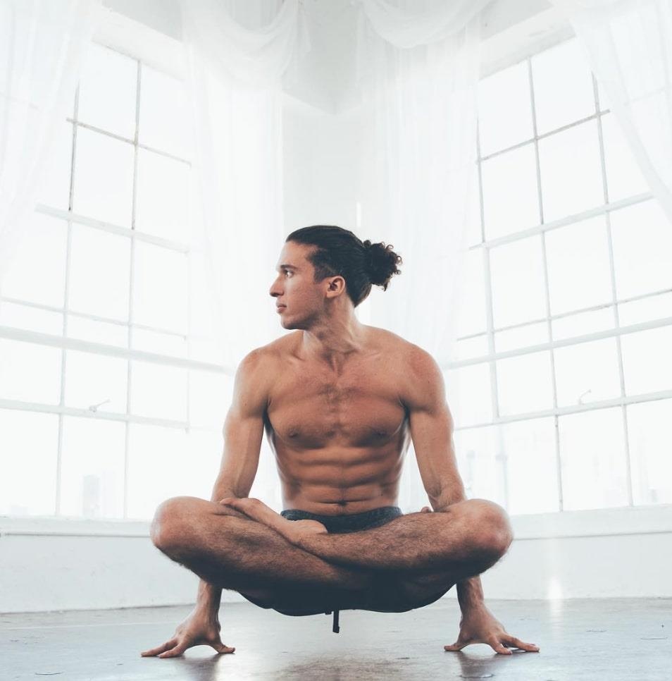 giao vien yoga anh 7