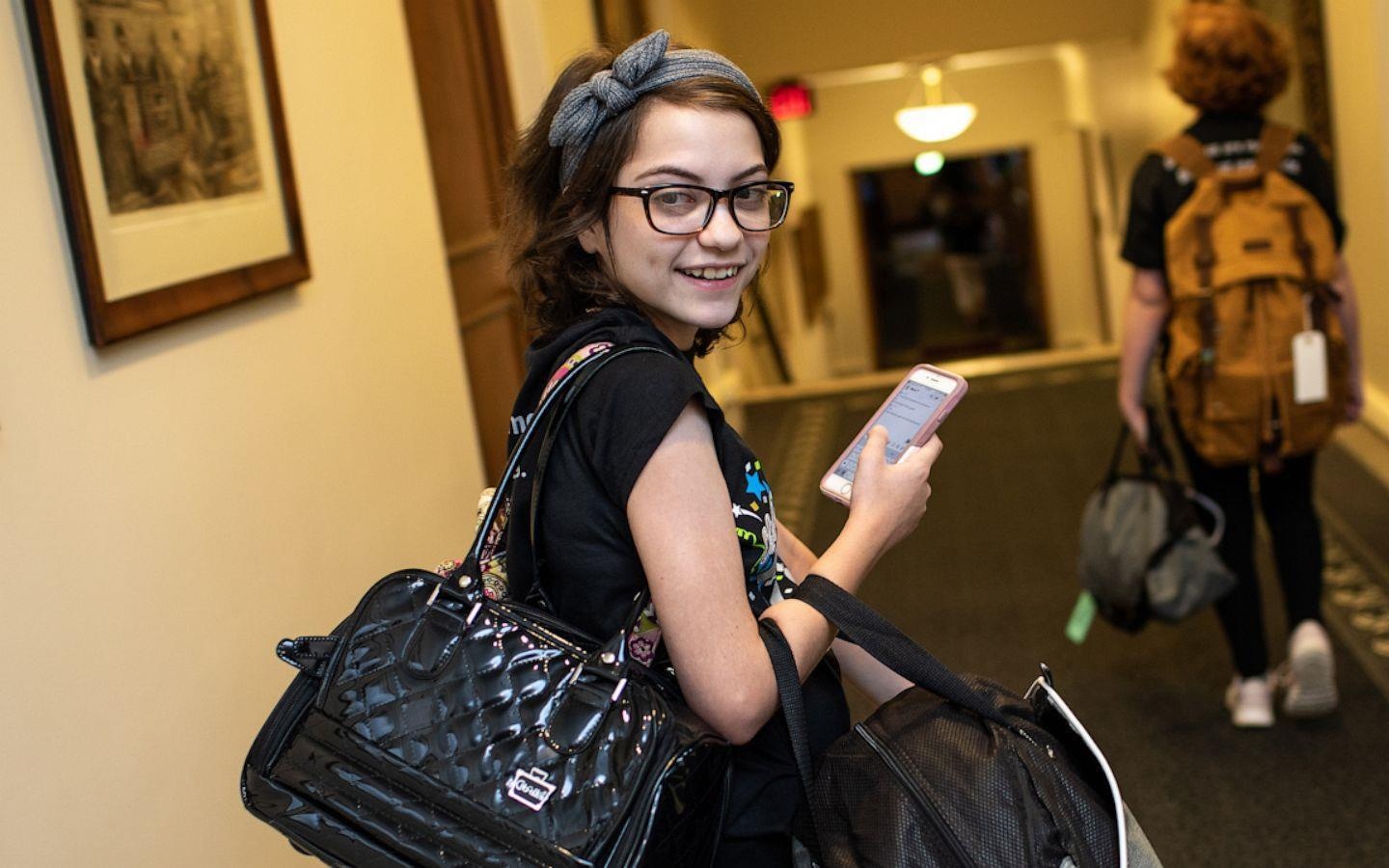 Nu sinh cay ghep 5 bo phan cung luc hinh anh