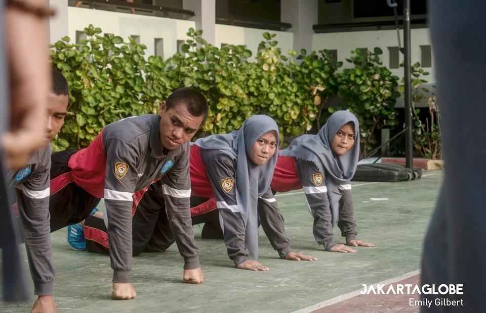 Cuoc song hoc sinh tren dao anh 8