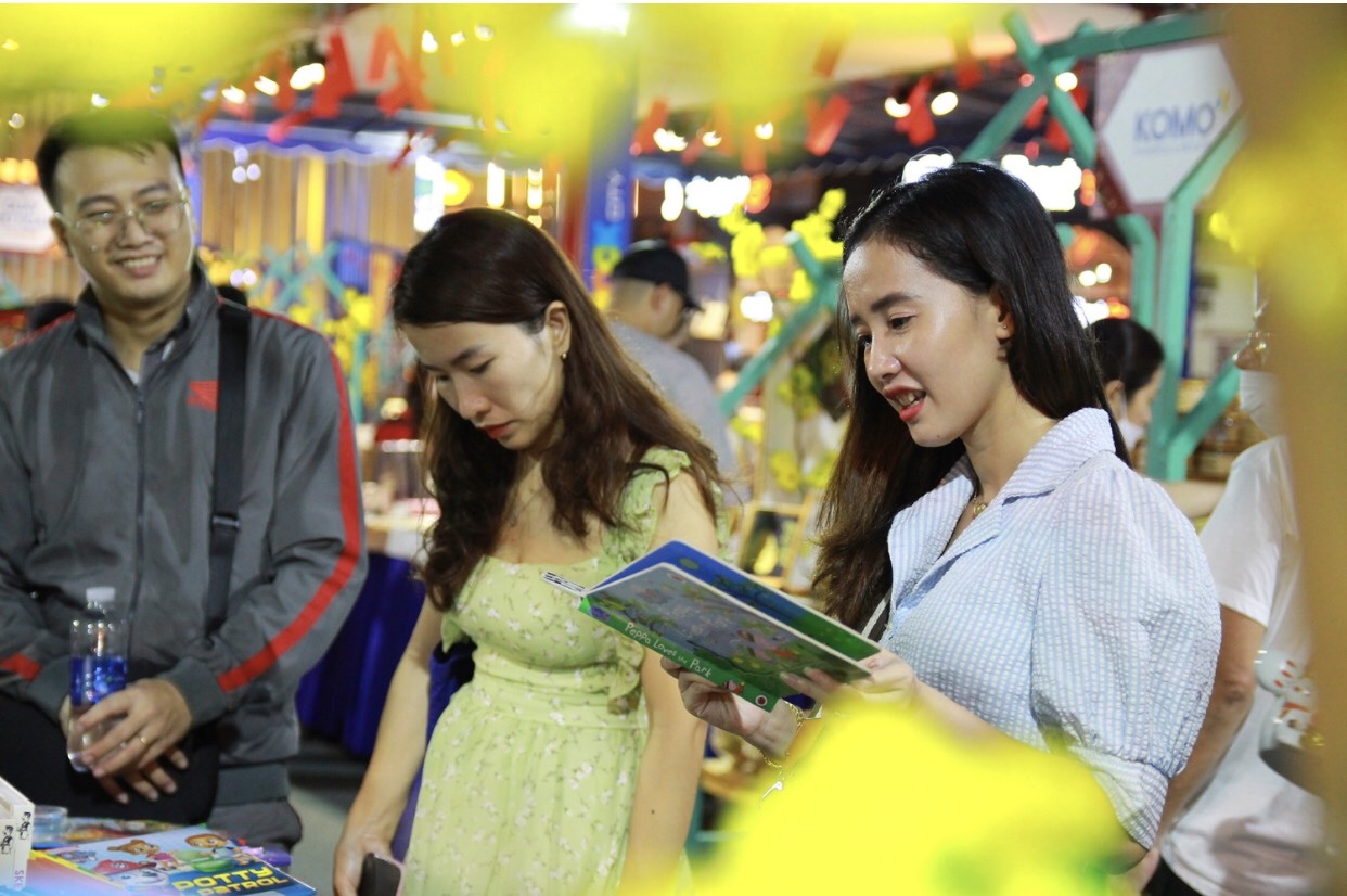 Le hoi Duong sach Tet thu 5,8 ty dong hinh anh