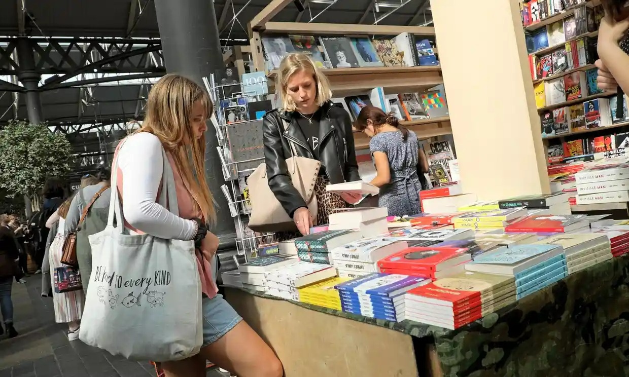 Mot nam ky luc cua xuat ban Anh hinh anh