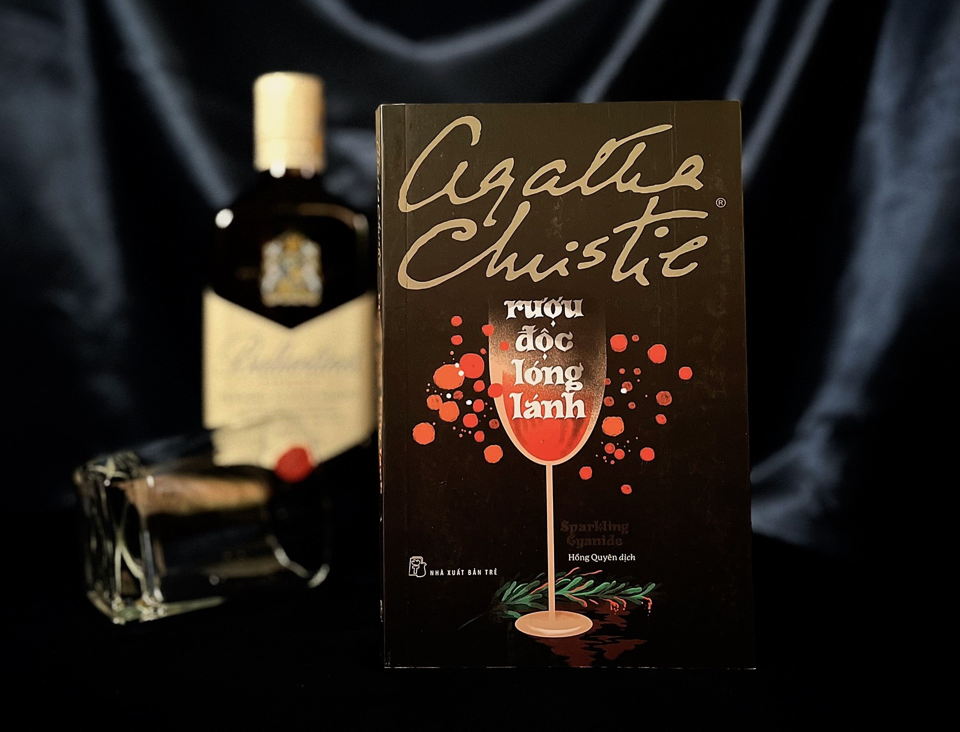 Tinh yeu, thu han, tien bac trong 'Ruou doc long lanh' hinh anh