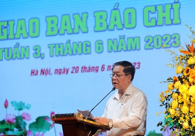 Xay dung doi ngu lam bao vung ban linh chinh tri, tinh thong nghiep vu hinh anh