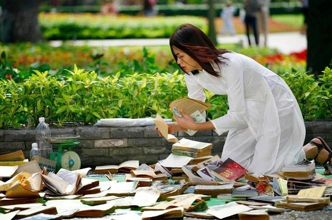 Khung troi cua sach hinh anh