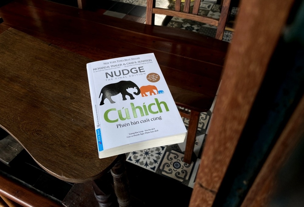 Ra mat 'Cu hich - Phien ban cuoi cung' cua tac gia Nobel 2017 hinh anh