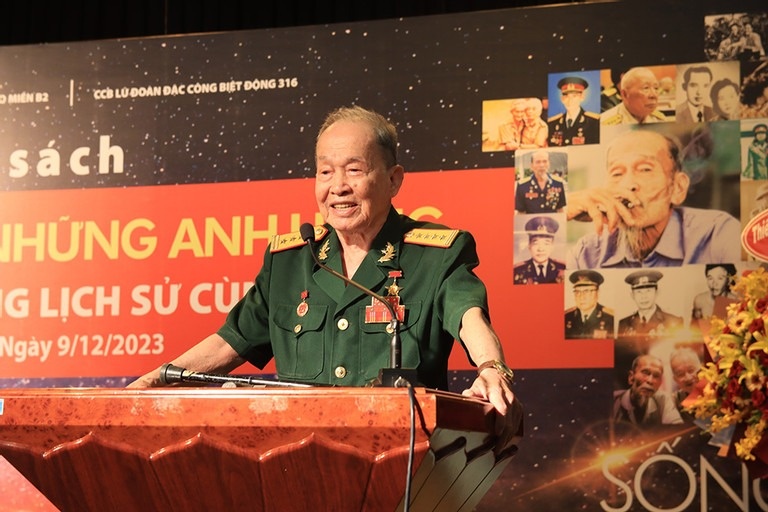 Cuon sach tai hien cau chuyen cam dong ve nguoi bo doi Cu Ho hinh anh