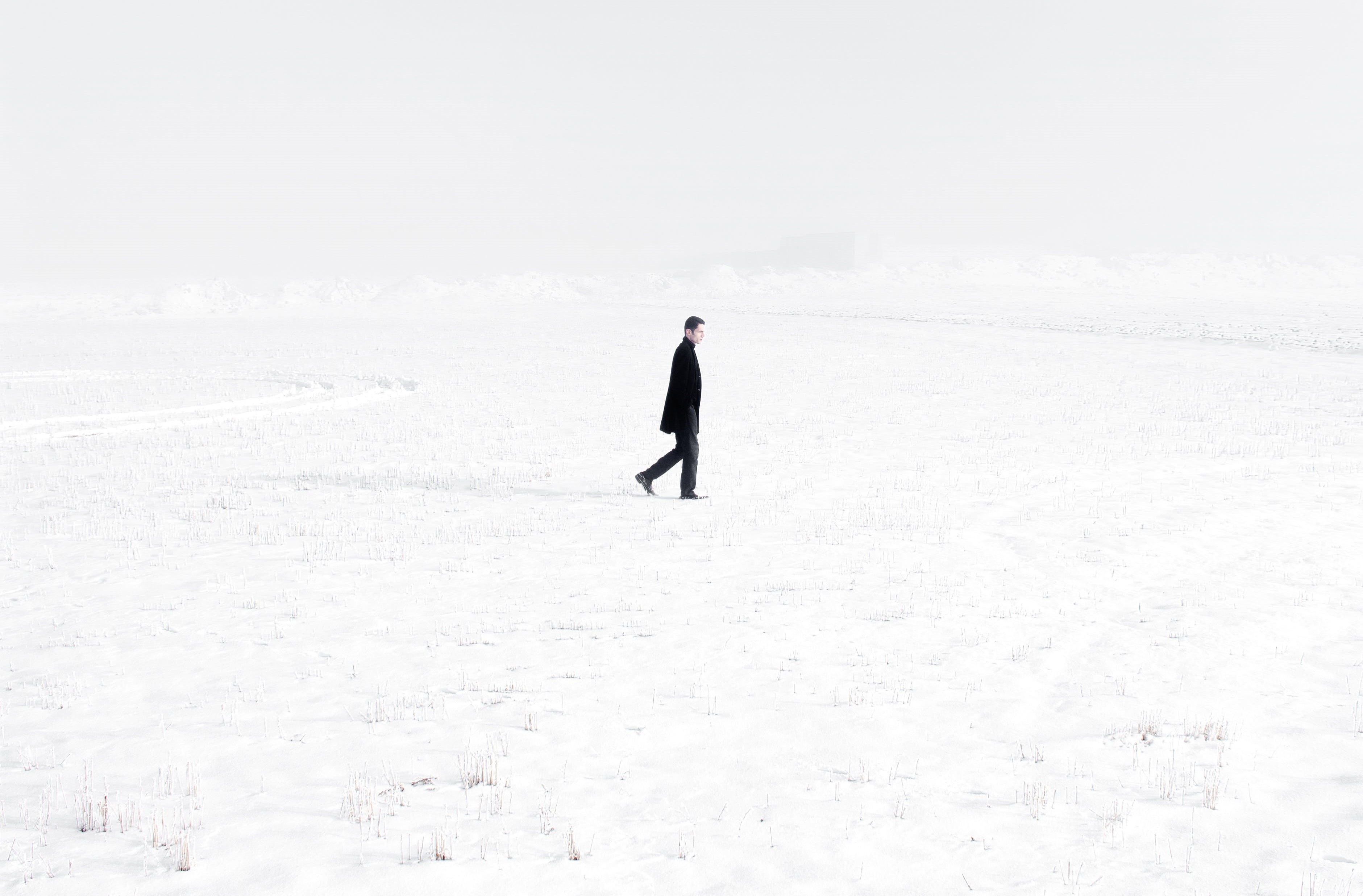 Ba phan tu dan so Anh khong biet ten hang xom cua minh hinh anh