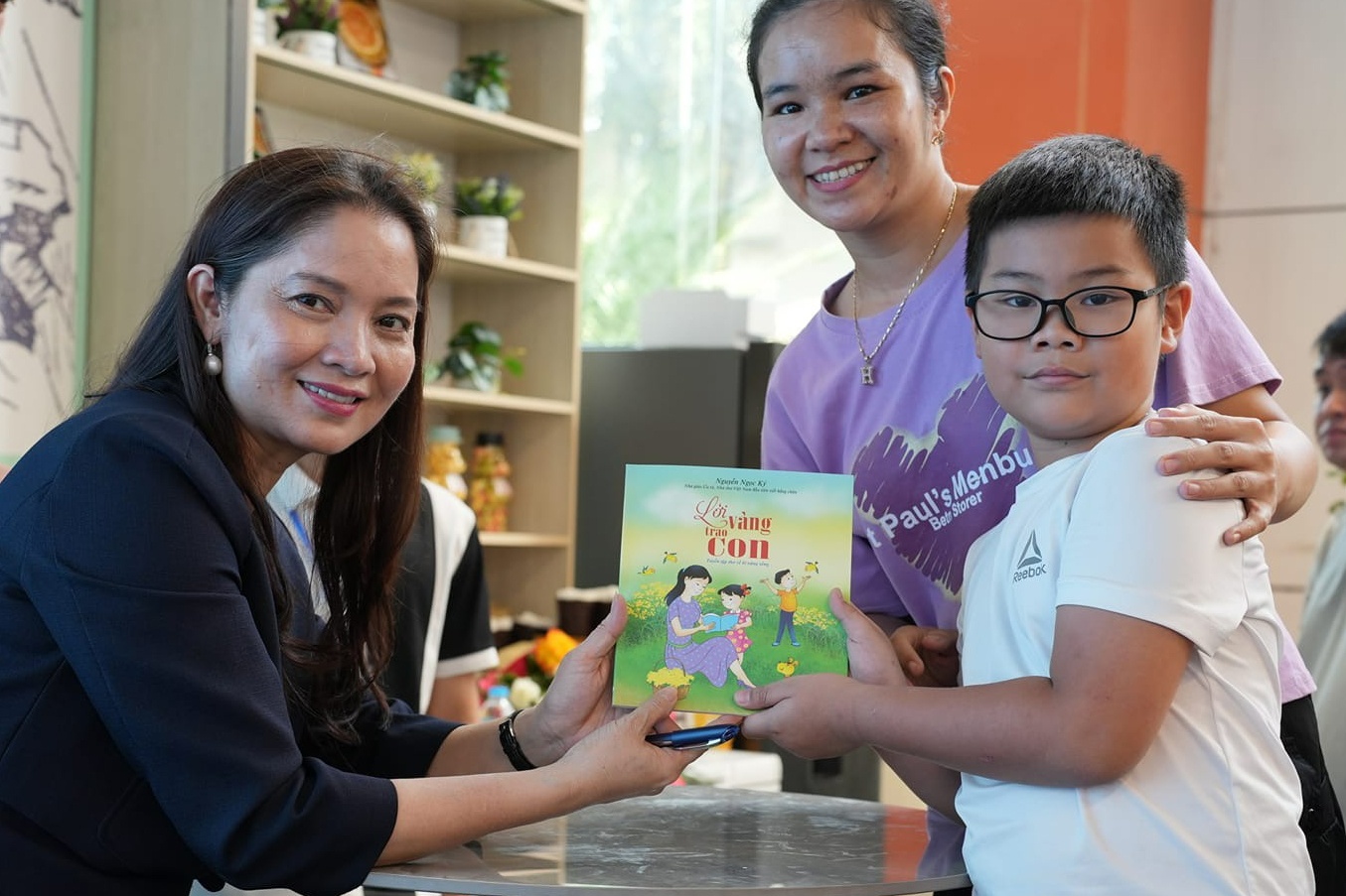 Giup tre danh thuc nang luc vuot troi bang tiep can sach hinh anh