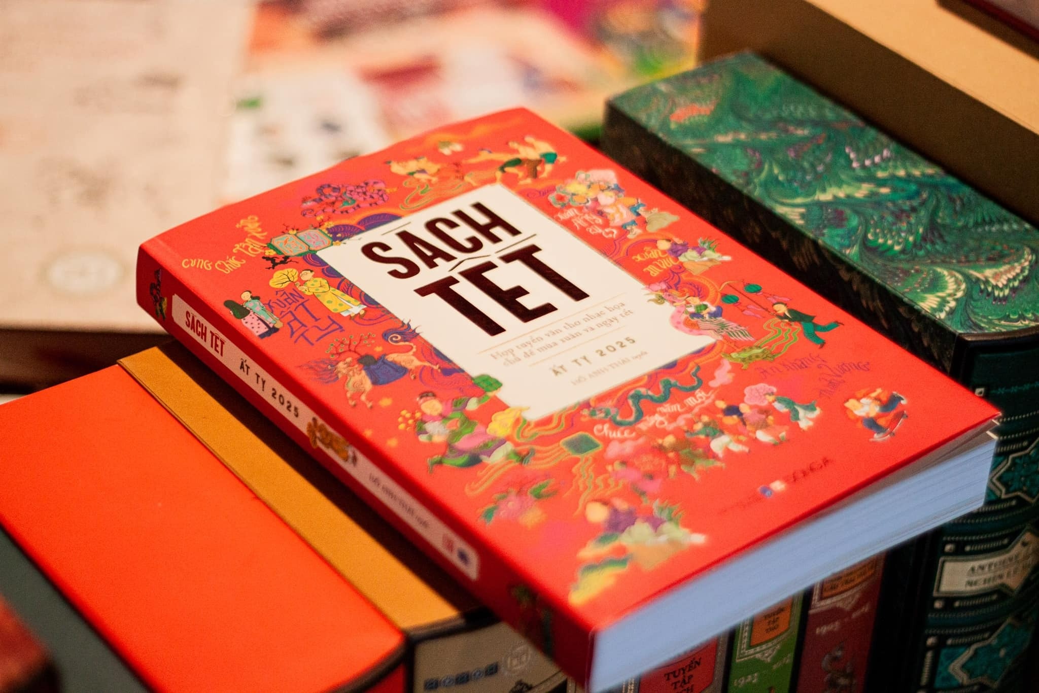 Cuon sach Tet At Ty dau tien lo dien hinh anh