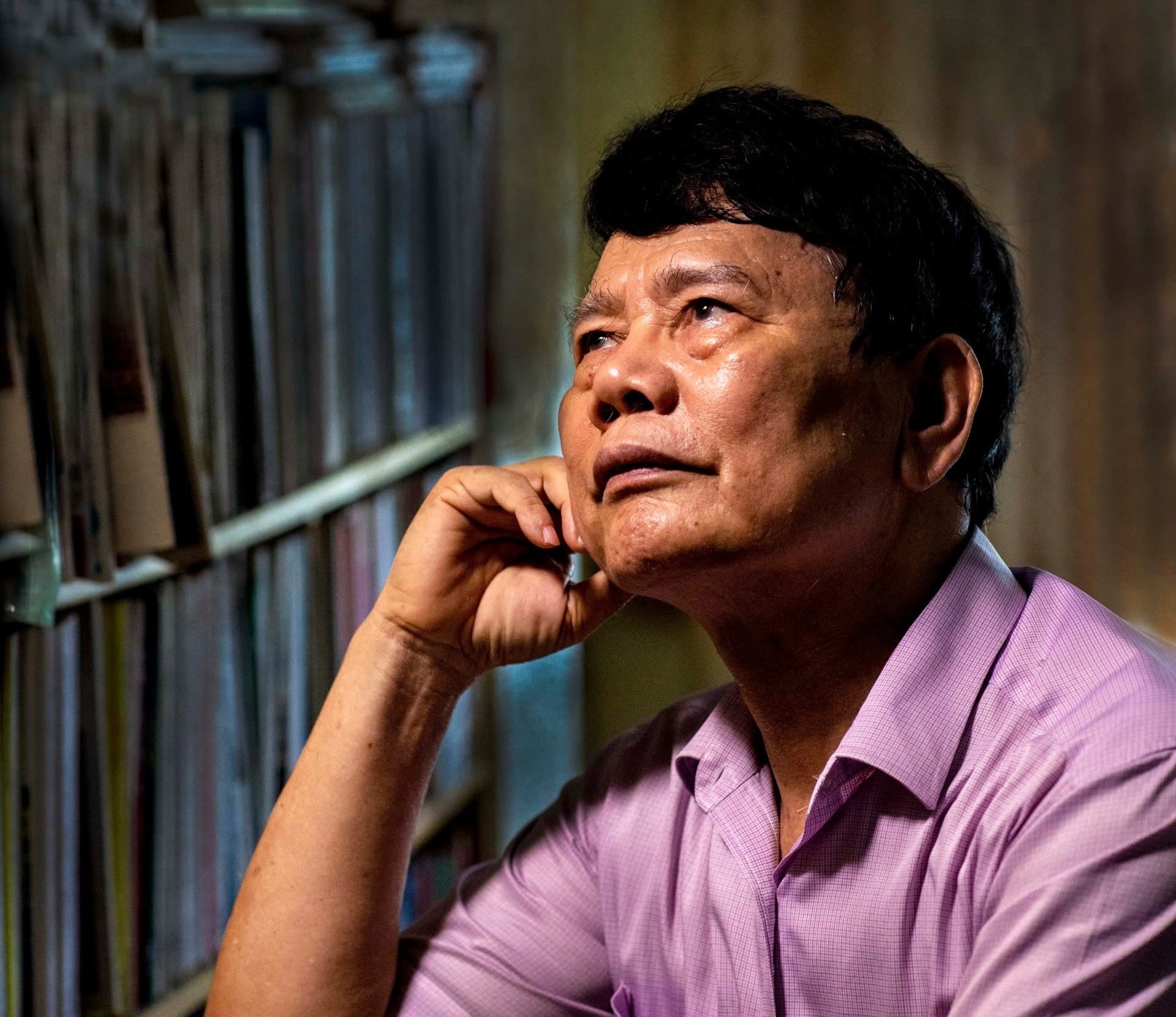 Nha van Duong Huong: 'Toi viet ve chien tranh de tim kiem hoa binh' hinh anh