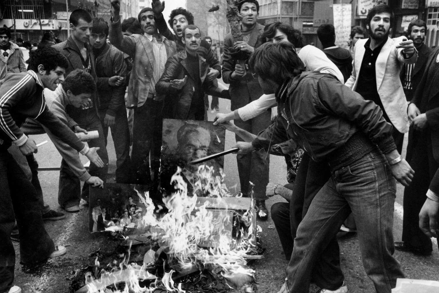 Iran do mau nam 1978 hinh anh