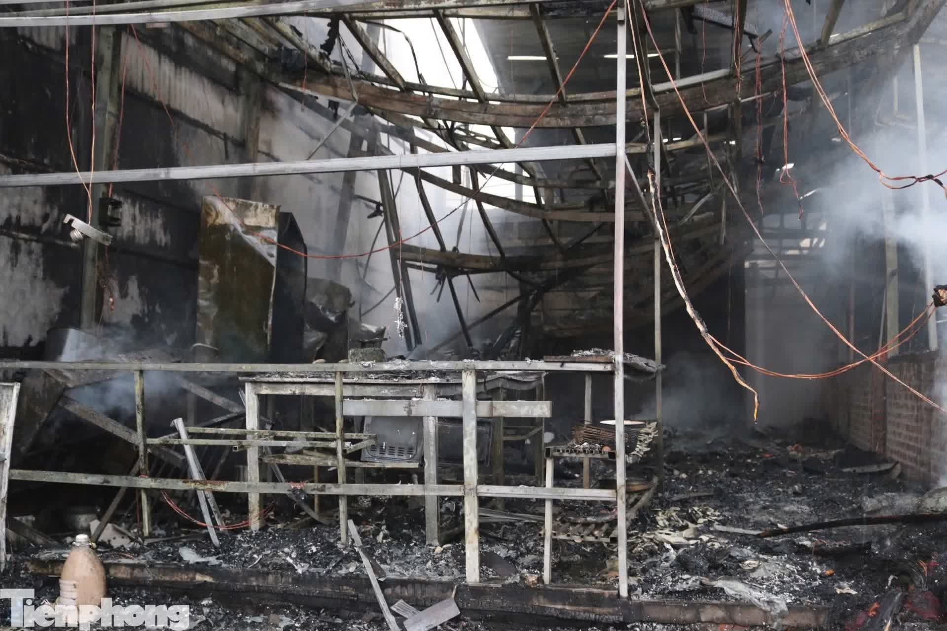 nha hang Cua Song,  Chu Cua Song,  Nhan vien Cua Song,  Ke toan Cua Song,  Cua hang Cua Song,  doi tuong chem nguoi,  phong hoa nha hang anh 2