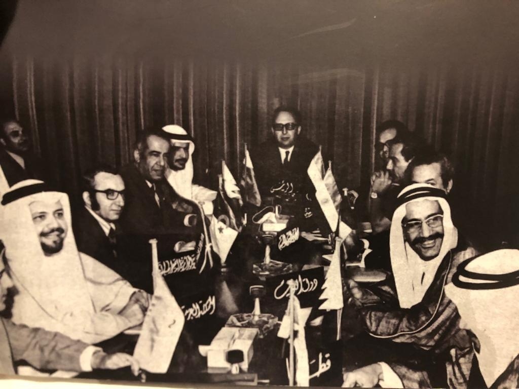 Dong luc de giam gia dau hinh anh