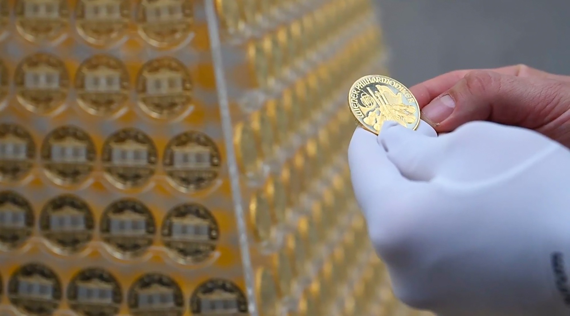 cay thong dat nhat,  cay thong Noel,  cay thong Giang sinh,  cay thong dat vang,  Vienna Philharmonic,  Pro Aurum,  Munich Duc,  ky luc Guinness anh 2