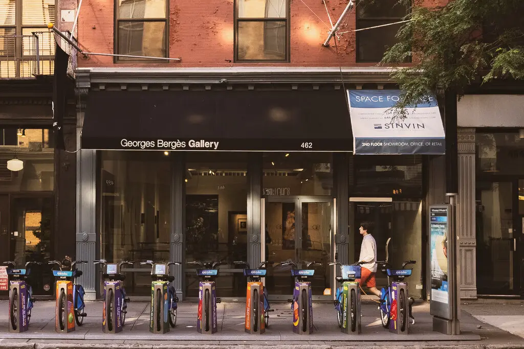 nhà đấu giá Christie’s,  Damien Hirst,  Hunter Biden,  Inigo Philbrick,  Guy Wildenstein,  con trai Joe Biden,  tỷ phú nghệ thuật,  lừa đảo tác phẩm,  tác phẩm tranh cãi,   ảnh 8 nha dau gia Christie’s,  Damien Hirst,  Hunter Biden,  Inigo Philbrick,  Guy Wildenstein,  con trai Joe Biden,  ty phu nghe thuat,  lua dao tac pham,  tac pham tranh cai, anh 8