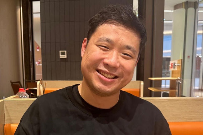 Nghich ly thac si tai chinh Trung Quoc lam nhan vien quan lau hinh anh