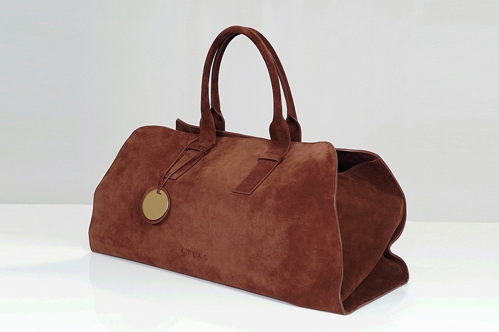 Ben trong tui qua 1 trieu USD o Qua cau Vang hinh anh