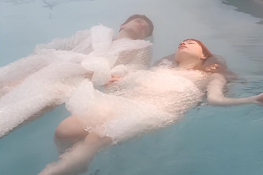 Vay ao 90 USD bang 'xop boc hang' hinh anh