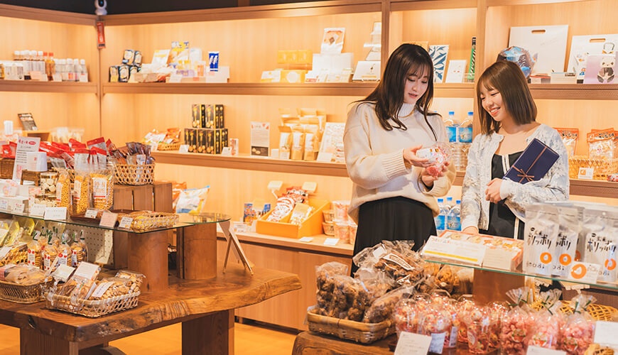 Valentine,  Valentine trang,  14/2,  14/3,  phu nu Nhat,  nguoi Nhat Ban,  tinh yeu Nhat Ban,  khong tang socola,  socola Valentine,  giri choco,  socola nghia vu,  nam gioi Nhat anh 3