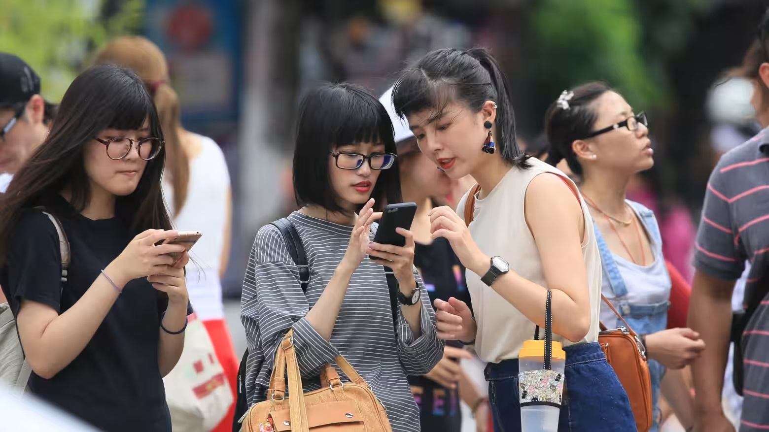 nguoi tre,  Gen Z Trung Quoc,  AI,  DeepSeek,  AI Trung Quoc,  tam su voi AI,  chatbot,  nguoi tre co don,  kinh te suy thoai,  that nghiep tang cao,   ChatGPT,  Gemini,  RedNote anh 5