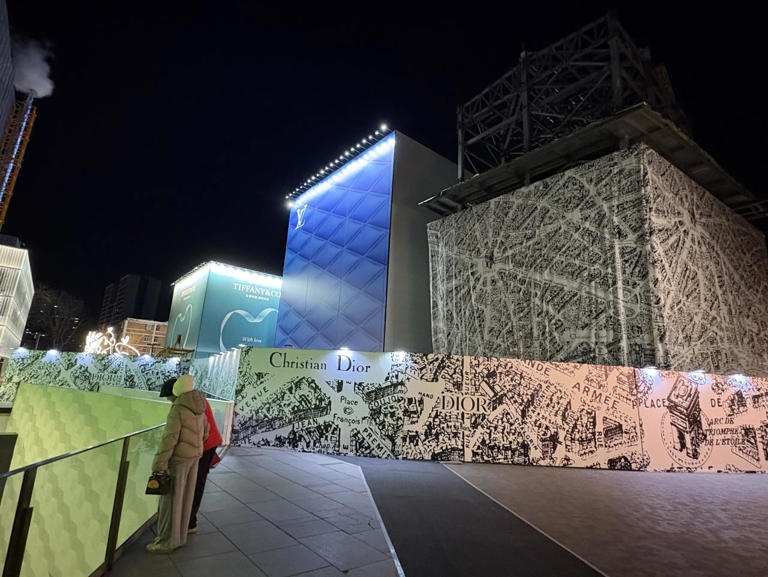 nganh hang xa xi,  LVMH,  Kering,  thuong hieu xa xi,  xa xi suy giam,  thi truong Trung Quoc,  kinh te tri tre,  thoi quen thay doi,  suc hut xa xi,  doanh thu giam anh 2