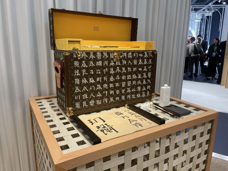 nganh hang xa xi,  LVMH,  Kering,  thuong hieu xa xi,  xa xi suy giam,  thi truong Trung Quoc,  kinh te tri tre,  thoi quen thay doi,  suc hut xa xi,  doanh thu giam anh 3