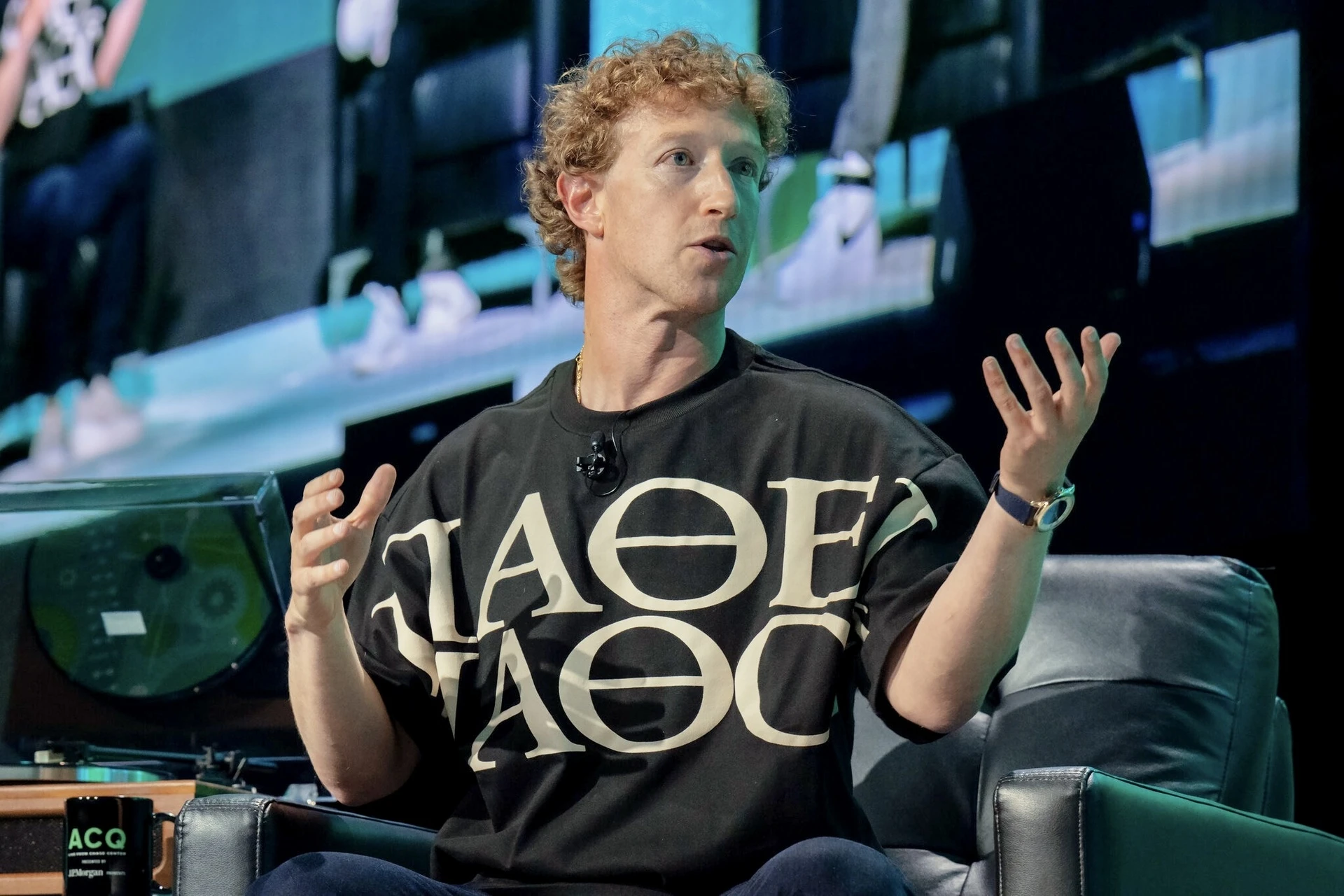 ZUCKERBERG_DESIGNS_01_jhzw_super.jpg