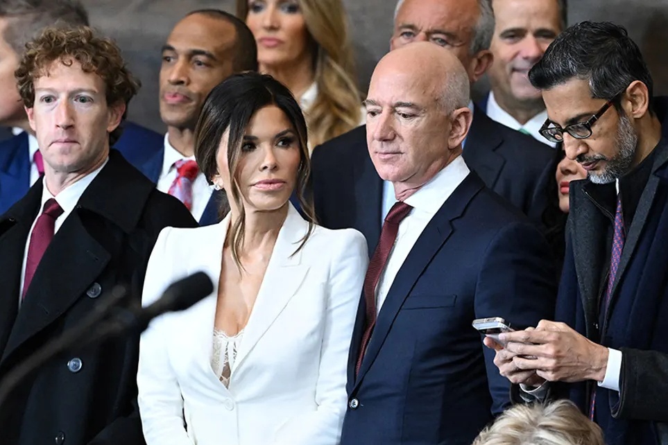 Gioi sieu giau,  Mark Zuckerberg,  Jeff Bezos,  Elon Musk,  Tim Cook,  ty phu cong nghe,  doanh nhan,  cong ty cong nghe,  quiet luxury,  tuan le thoi trang,  hang xa xi,  phong cach thoi trang anh 1