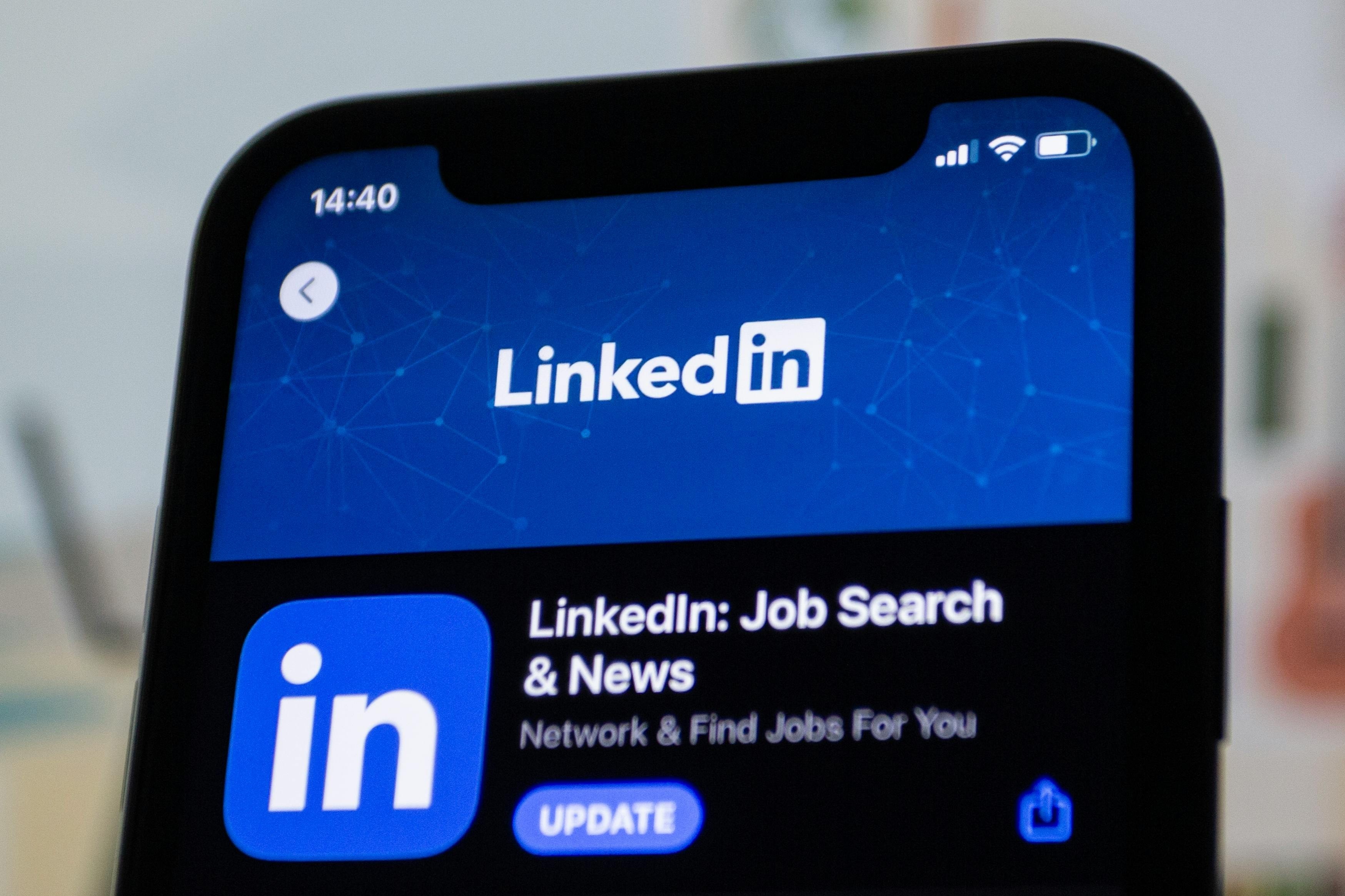 Nguoi tre xoa LinkedIn vi ap luc thanh tich hinh anh