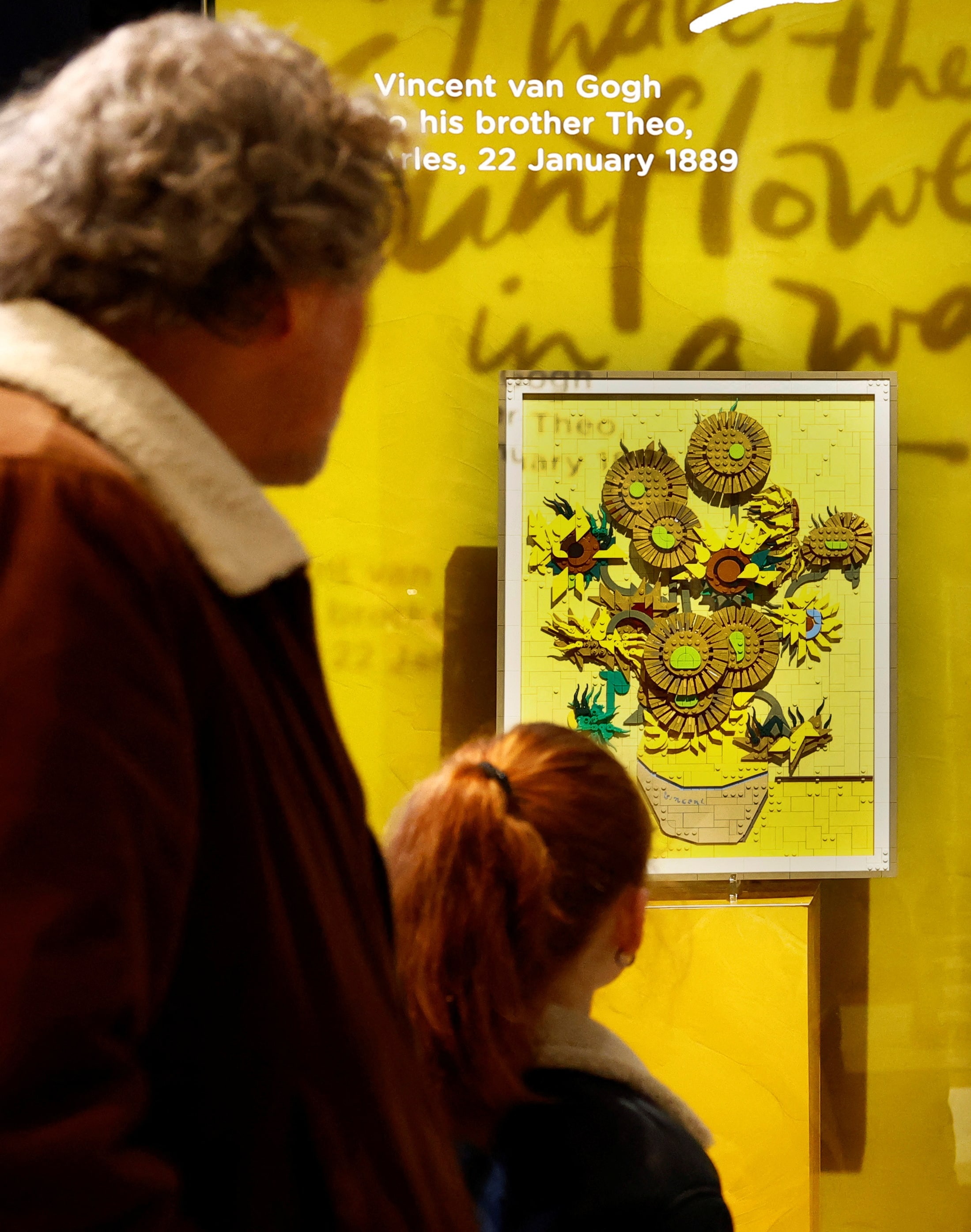 Hoa huong duong,  tac pham sunflower,  Van Gogh,  LEGO,  Bao tang Van Gogh,  lego sunflower,  tac pham Van Gogh,  danh hoa Ha Lan,  bo xep hinh lego,  2.615 manh lego anh 9