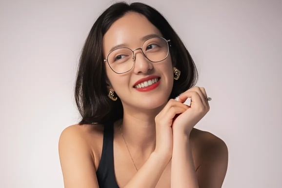 Co gai treo thuong 1.500 USD de tim nguoi yeu hinh anh