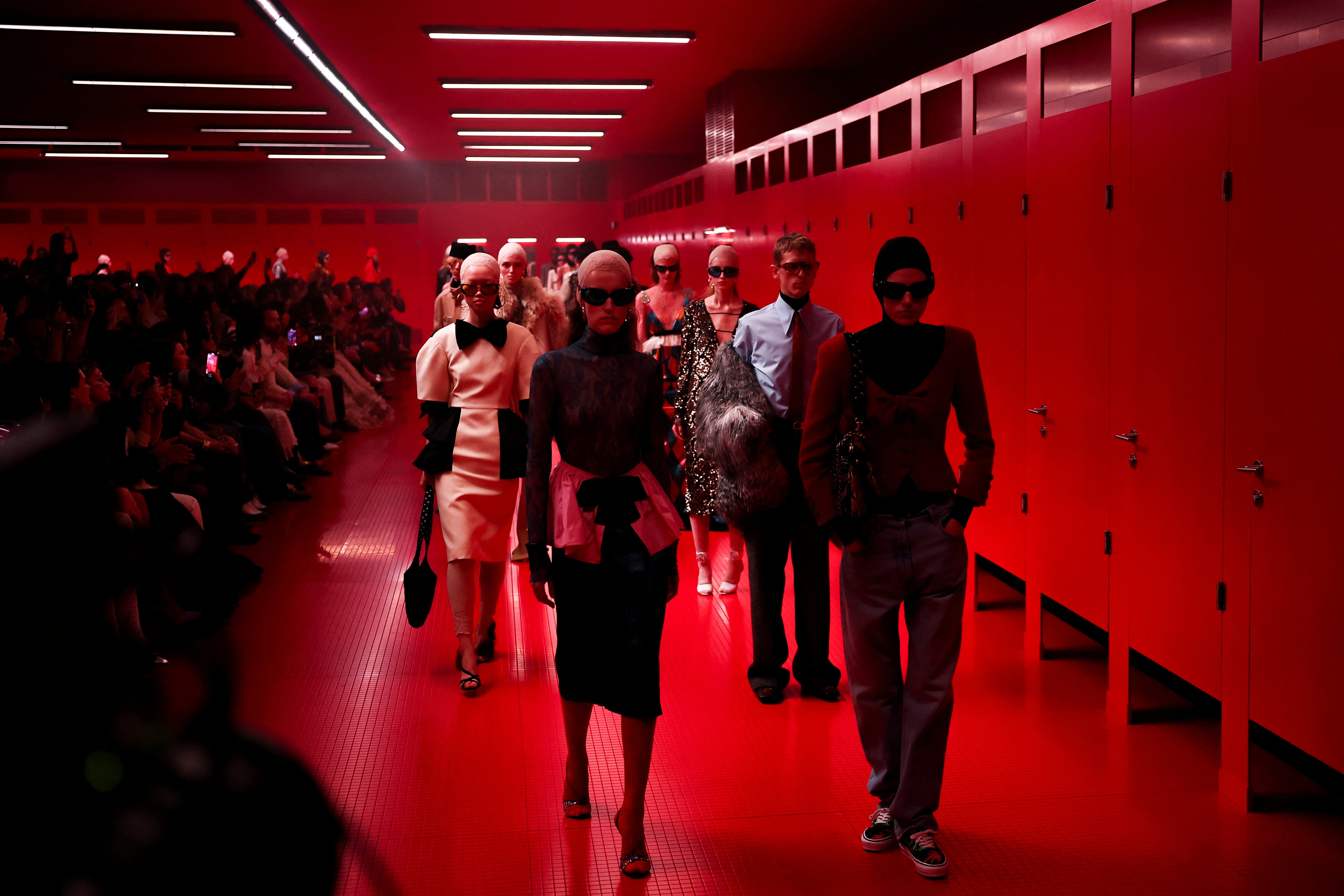 2025_03_09T165233Z_1835968030_RC2Q9DA6SVBJ_RTRMADP_3_FASHION_PARIS_VALENTINO.JPG