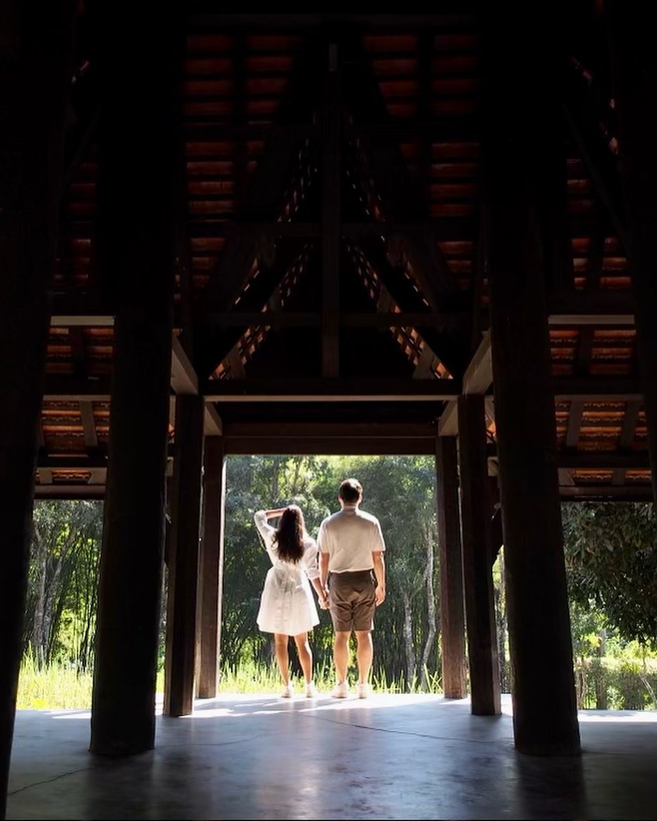 Uncle Roger,  Malaysia,  Nigel Ng,  YouTuber,  Sabrina,  Uncle Roger kết hôn,  vợ Uncle Roger,  ảnh cưới Uncle Roger,  BBC Food,  YouTuber nấu cơm,  BBC nấu cơm,   ảnh 14 Uncle Roger,  Malaysia,  Nigel Ng,  YouTuber,  Sabrina,  Uncle Roger ket hon,  vo Uncle Roger,  anh cuoi Uncle Roger,  BBC Food,  YouTuber nau com,  BBC nau com, anh 14