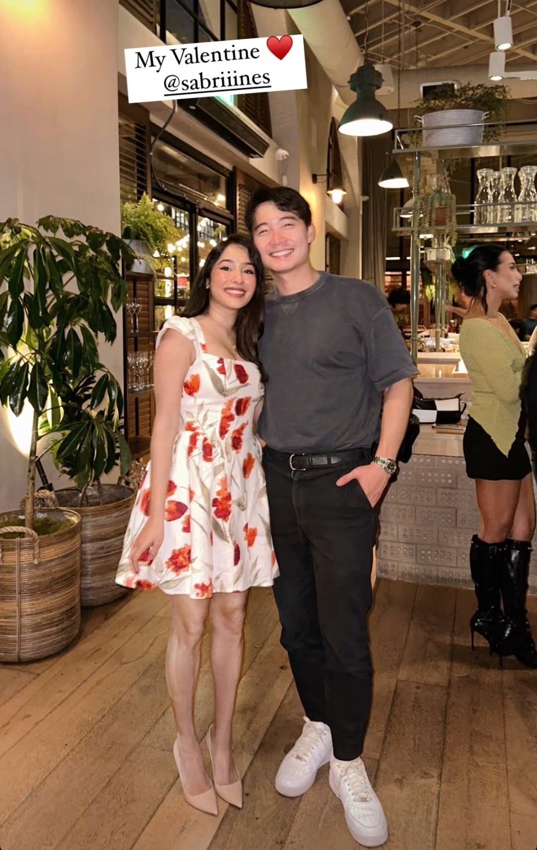 Uncle Roger,  Malaysia,  Nigel Ng,  YouTuber,  Sabrina,  Uncle Roger kết hôn,  vợ Uncle Roger,  ảnh cưới Uncle Roger,  BBC Food,  YouTuber nấu cơm,  BBC nấu cơm,   ảnh 15 Uncle Roger,  Malaysia,  Nigel Ng,  YouTuber,  Sabrina,  Uncle Roger ket hon,  vo Uncle Roger,  anh cuoi Uncle Roger,  BBC Food,  YouTuber nau com,  BBC nau com, anh 15