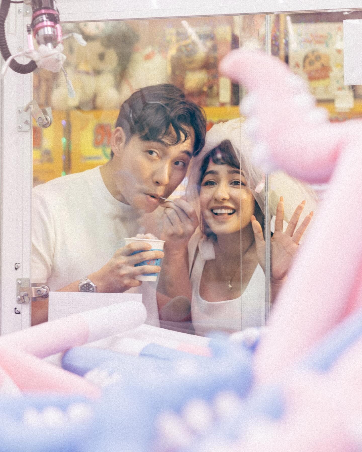 Uncle Roger,  Malaysia,  Nigel Ng,  YouTuber,  Sabrina,  Uncle Roger kết hôn,  vợ Uncle Roger,  ảnh cưới Uncle Roger,  BBC Food,  YouTuber nấu cơm,  BBC nấu cơm,   ảnh 5 Uncle Roger,  Malaysia,  Nigel Ng,  YouTuber,  Sabrina,  Uncle Roger ket hon,  vo Uncle Roger,  anh cuoi Uncle Roger,  BBC Food,  YouTuber nau com,  BBC nau com, anh 5