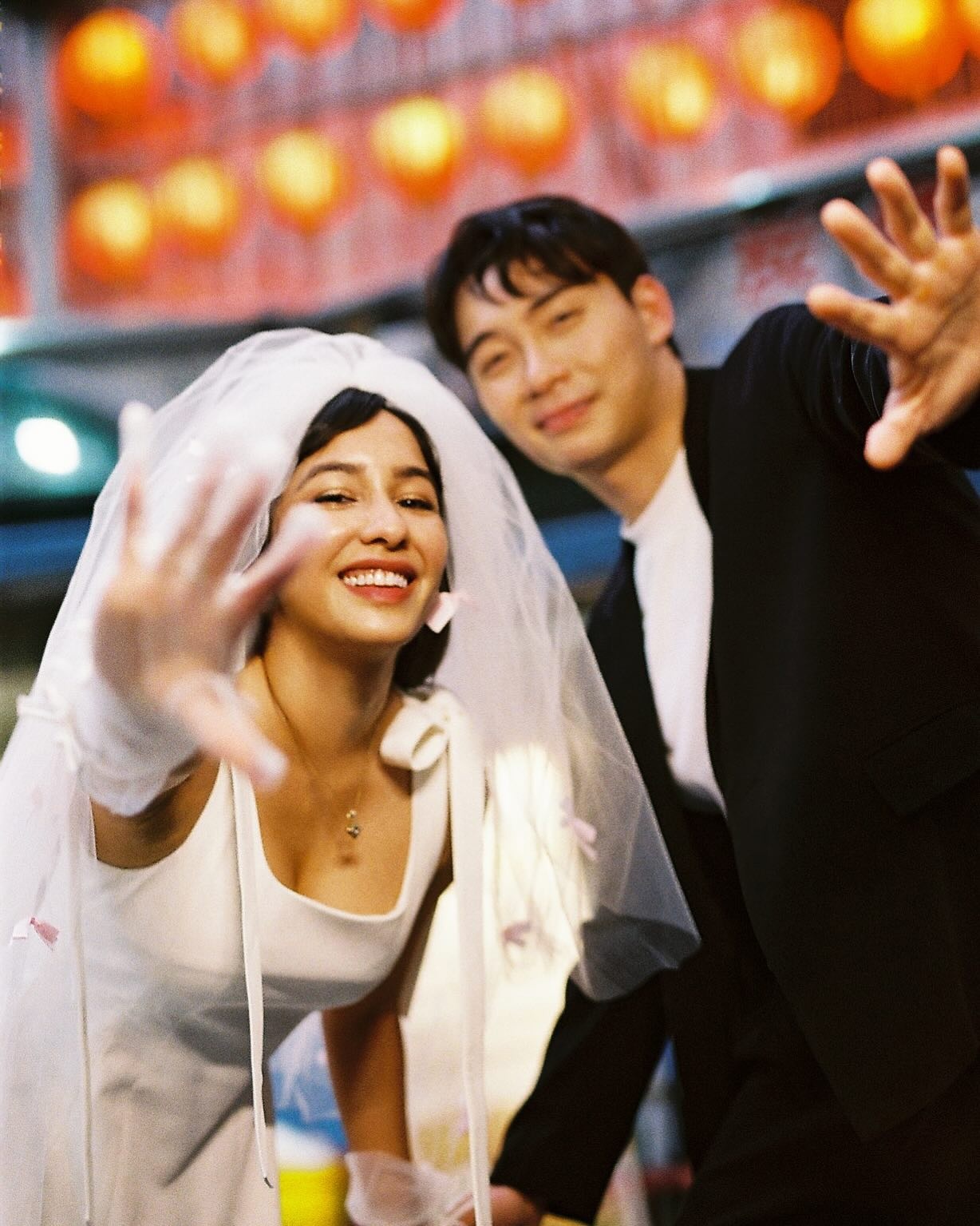 Uncle Roger,  Malaysia,  Nigel Ng,  YouTuber,  Sabrina,  Uncle Roger kết hôn,  vợ Uncle Roger,  ảnh cưới Uncle Roger,  BBC Food,  YouTuber nấu cơm,  BBC nấu cơm,   ảnh 7 Uncle Roger,  Malaysia,  Nigel Ng,  YouTuber,  Sabrina,  Uncle Roger ket hon,  vo Uncle Roger,  anh cuoi Uncle Roger,  BBC Food,  YouTuber nau com,  BBC nau com, anh 7