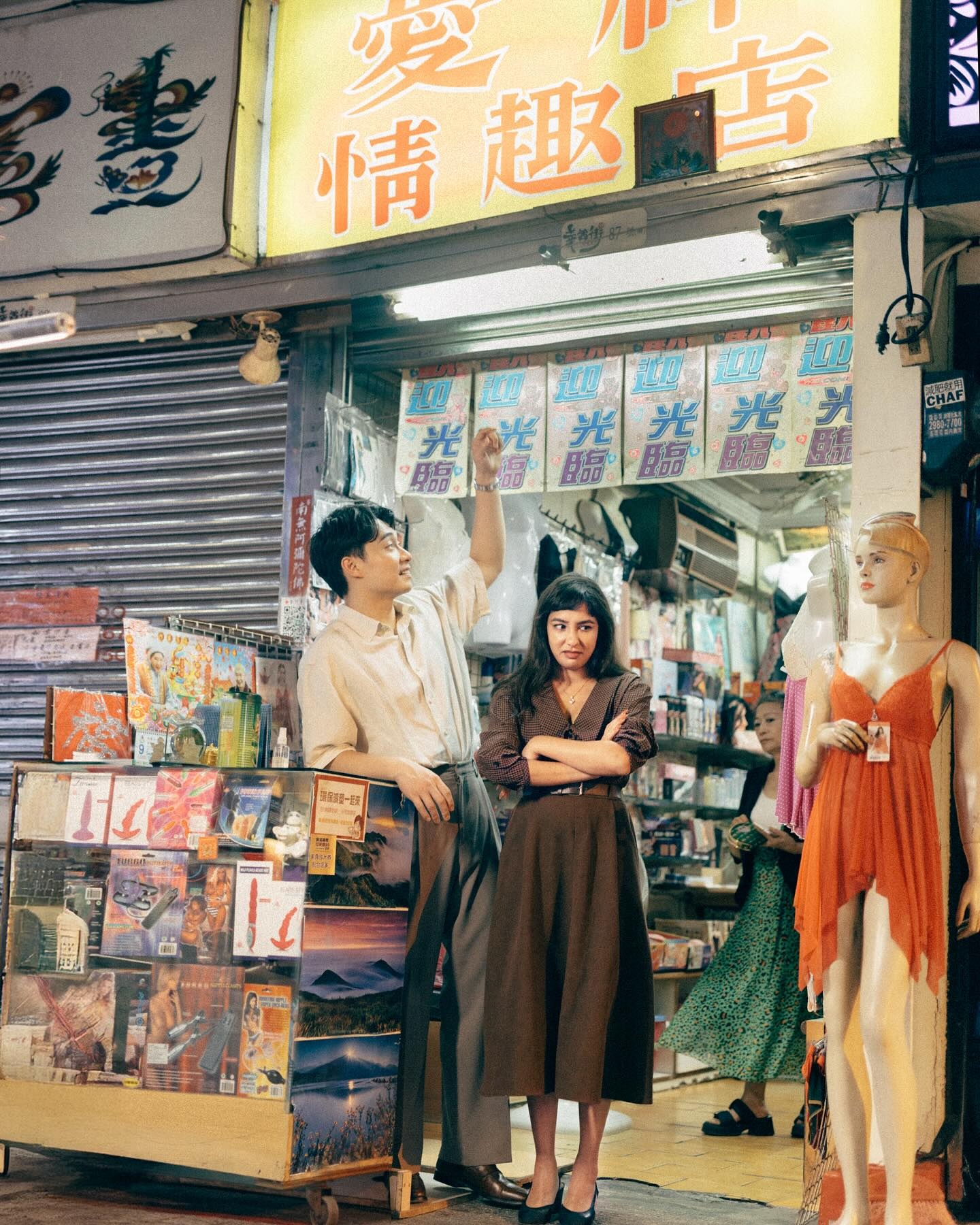 Uncle Roger,  Malaysia,  Nigel Ng,  YouTuber,  Sabrina,  Uncle Roger kết hôn,  vợ Uncle Roger,  ảnh cưới Uncle Roger,  BBC Food,  YouTuber nấu cơm,  BBC nấu cơm,   ảnh 10 Uncle Roger,  Malaysia,  Nigel Ng,  YouTuber,  Sabrina,  Uncle Roger ket hon,  vo Uncle Roger,  anh cuoi Uncle Roger,  BBC Food,  YouTuber nau com,  BBC nau com, anh 10