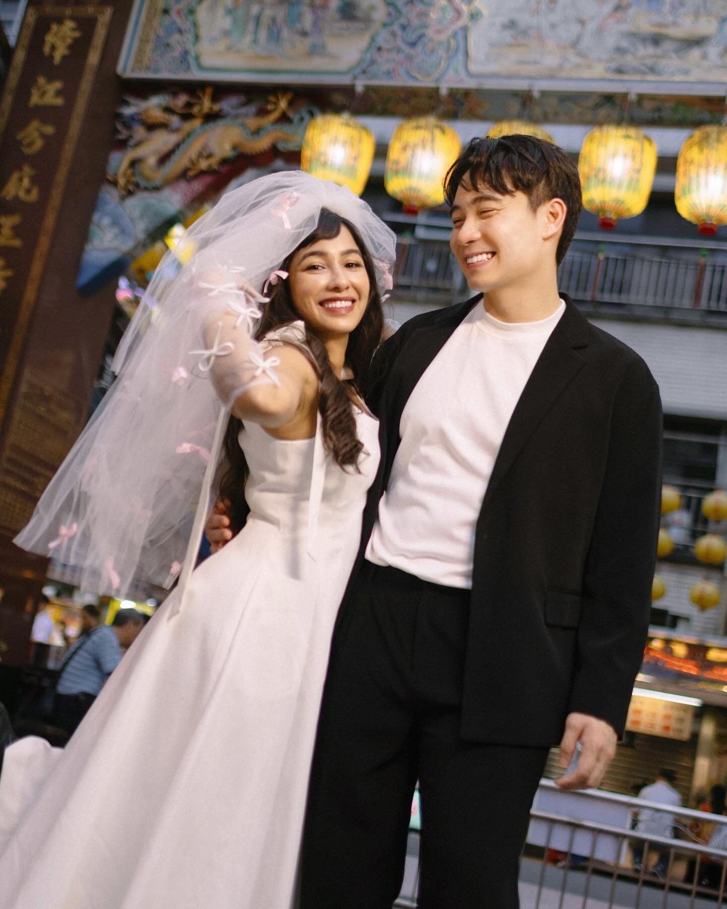 Uncle Roger,  Malaysia,  Nigel Ng,  YouTuber,  Sabrina,  Uncle Roger kết hôn,  vợ Uncle Roger,  ảnh cưới Uncle Roger,  BBC Food,  YouTuber nấu cơm,  BBC nấu cơm,   ảnh 1 Uncle Roger,  Malaysia,  Nigel Ng,  YouTuber,  Sabrina,  Uncle Roger ket hon,  vo Uncle Roger,  anh cuoi Uncle Roger,  BBC Food,  YouTuber nau com,  BBC nau com, anh 1