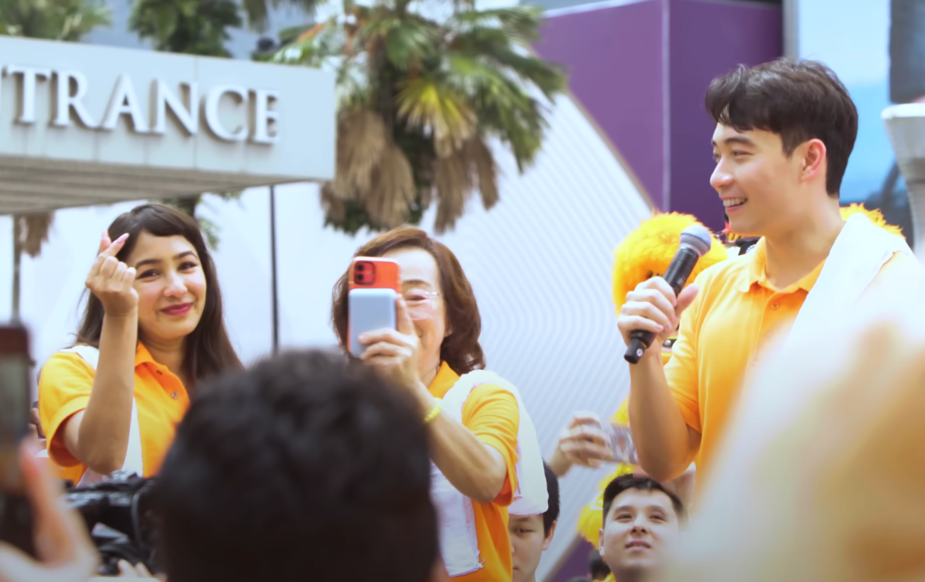 Uncle Roger,  Malaysia,  Nigel Ng,  YouTuber,  Sabrina,  Uncle Roger kết hôn,  vợ Uncle Roger,  ảnh cưới Uncle Roger,  BBC Food,  YouTuber nấu cơm,  BBC nấu cơm,   ảnh 11 Uncle Roger,  Malaysia,  Nigel Ng,  YouTuber,  Sabrina,  Uncle Roger ket hon,  vo Uncle Roger,  anh cuoi Uncle Roger,  BBC Food,  YouTuber nau com,  BBC nau com, anh 11