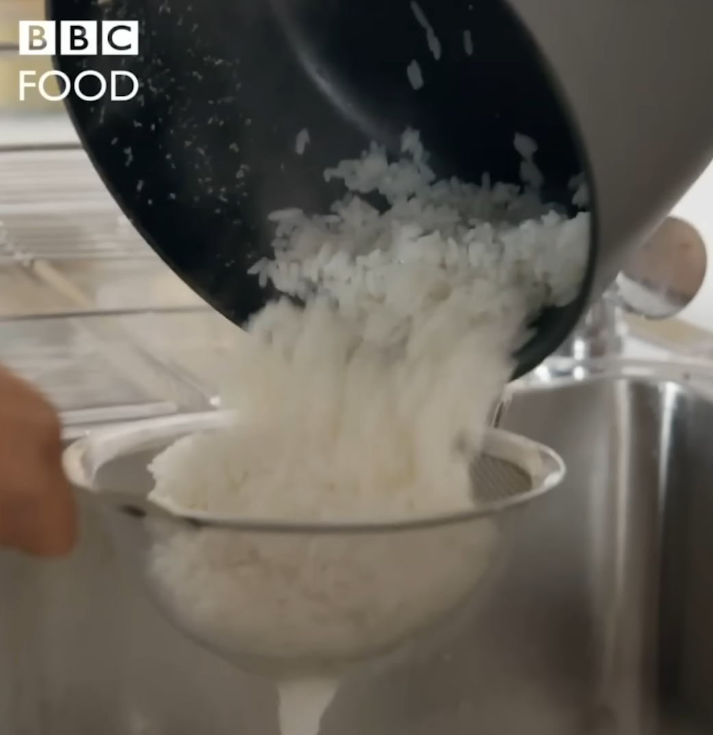 Uncle Roger,  Malaysia,  Nigel Ng,  YouTuber,  Sabrina,  Uncle Roger kết hôn,  vợ Uncle Roger,  ảnh cưới Uncle Roger,  BBC Food,  YouTuber nấu cơm,  BBC nấu cơm,   ảnh 18 Uncle Roger,  Malaysia,  Nigel Ng,  YouTuber,  Sabrina,  Uncle Roger ket hon,  vo Uncle Roger,  anh cuoi Uncle Roger,  BBC Food,  YouTuber nau com,  BBC nau com, anh 18