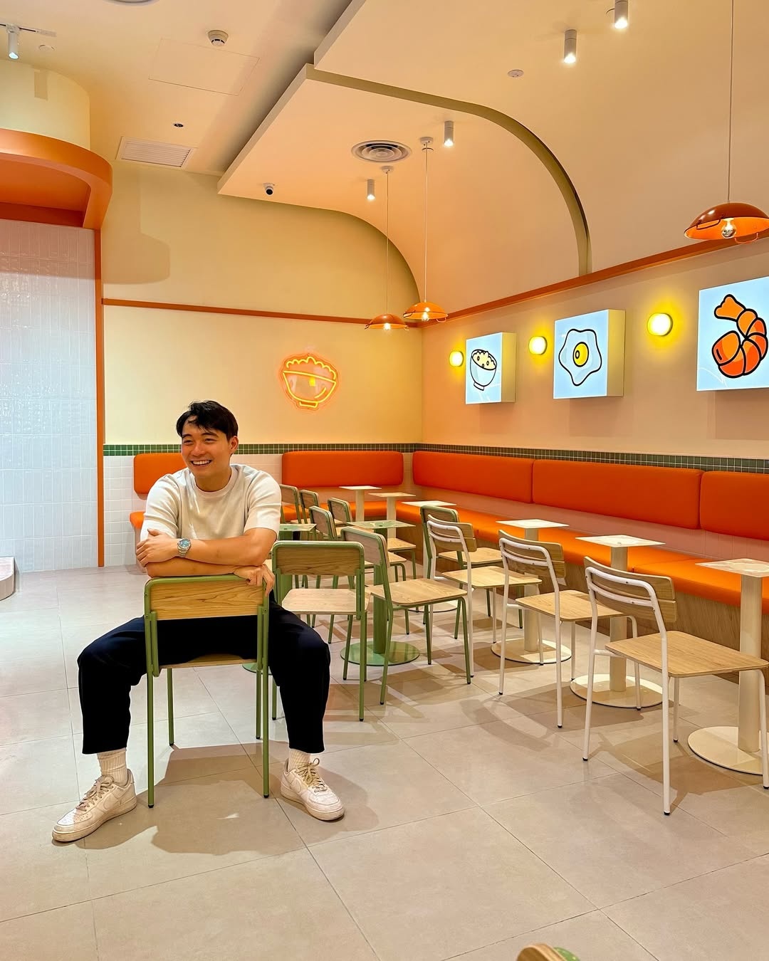 Uncle Roger,  Malaysia,  Nigel Ng,  YouTuber,  Sabrina,  Uncle Roger kết hôn,  vợ Uncle Roger,  ảnh cưới Uncle Roger,  BBC Food,  YouTuber nấu cơm,  BBC nấu cơm,   ảnh 20 Uncle Roger,  Malaysia,  Nigel Ng,  YouTuber,  Sabrina,  Uncle Roger ket hon,  vo Uncle Roger,  anh cuoi Uncle Roger,  BBC Food,  YouTuber nau com,  BBC nau com, anh 20