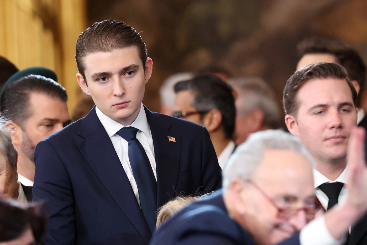 Barron Trump,  con trai Donald Trump,  Barron Trump 19 tuoi,  Barron Trump chieu cao, Barron Trump hoc truong nao, Barron Trump doi tu, Barron Trump tinh cach,  Barron Trump Melania Trump,  Barron Trump Donald Trump, Barron Trump bau cu 2024,  Barron Trump gia dinh,  Barron Trump New York,  Barron Trump su nghiep, Barron Trump mang xa hoi, anh 4