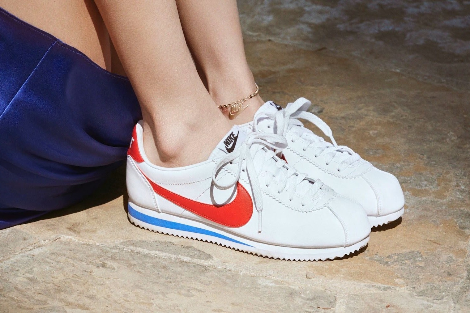 Mua giay Nike online se dat hon hinh anh