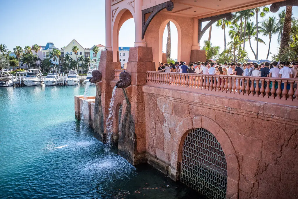 rich kid,  con nhà giàu,  học sinh trung học,  kỳ nghỉ xuân,  đảo thiên đường,  Paradise Island,  Atlantis Bahamas,  nghỉ dưỡng,  trường tư thục,  tiệc con nhà giàu,  giới thượng lưu,   ảnh 9 rich kid,  con nha giau,  hoc sinh trung hoc,  ky nghi xuan,  dao thien duong,  Paradise Island,  Atlantis Bahamas,  nghi duong,  truong tu thuc,  tiec con nha giau,  gioi thuong luu, anh 9