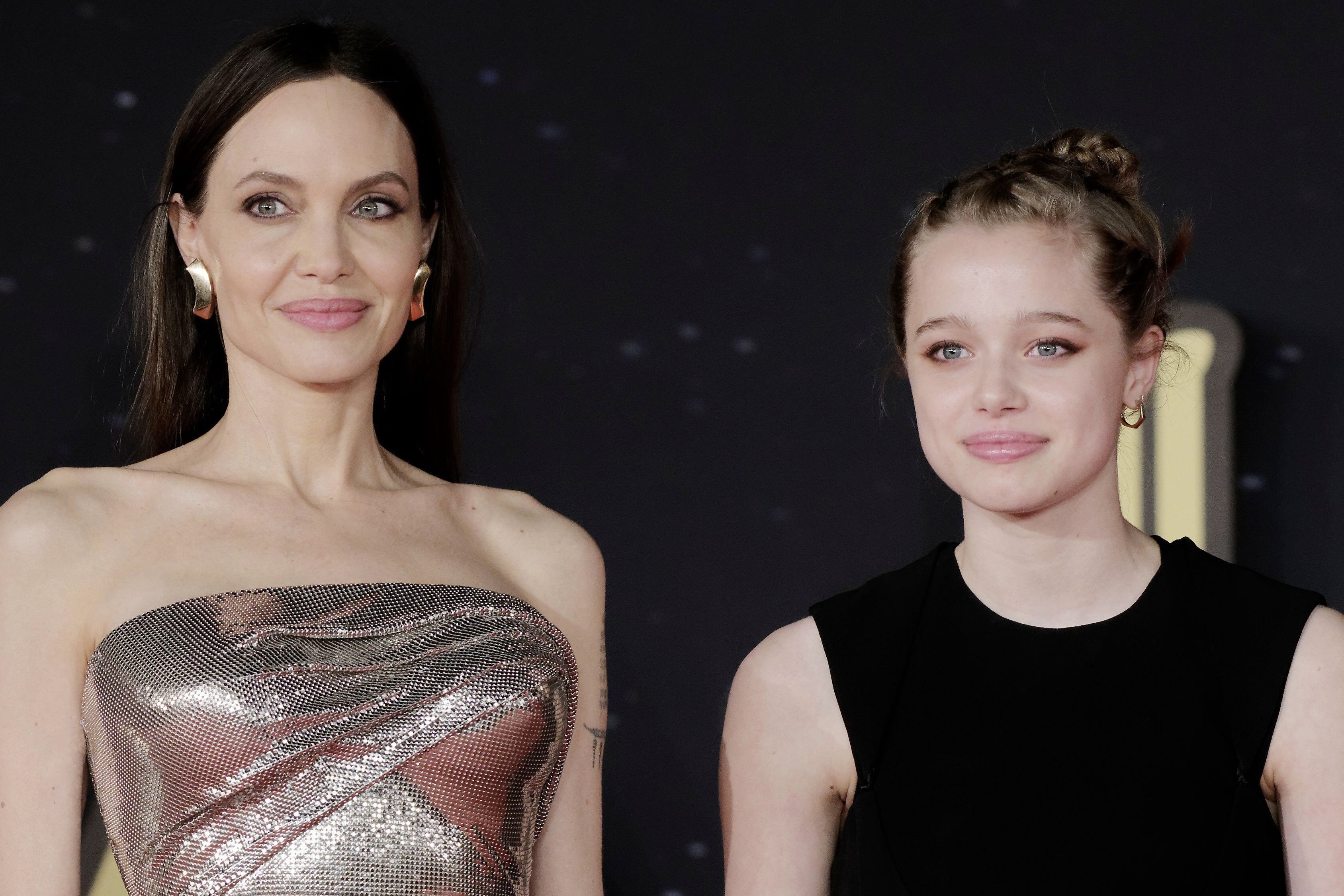 Ai nu nha Angelina Jolie va Brad Pitt thay doi dien mao o tuoi 18 hinh anh